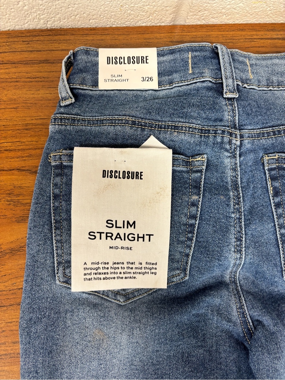 NWT - Disclosure Wmns Mid-Rise Slim Straight Jeans - Size 3/26 - Picture 5 of 7